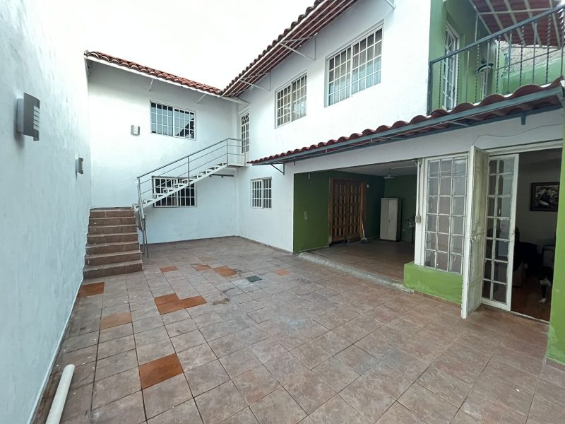 CASA EN VENTA - JARDINES DEL BOSQUE